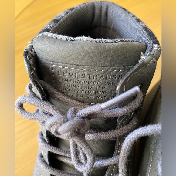 SOLD - Levi’s Kids Gray High-Top Shoes - Picture 7 of 12